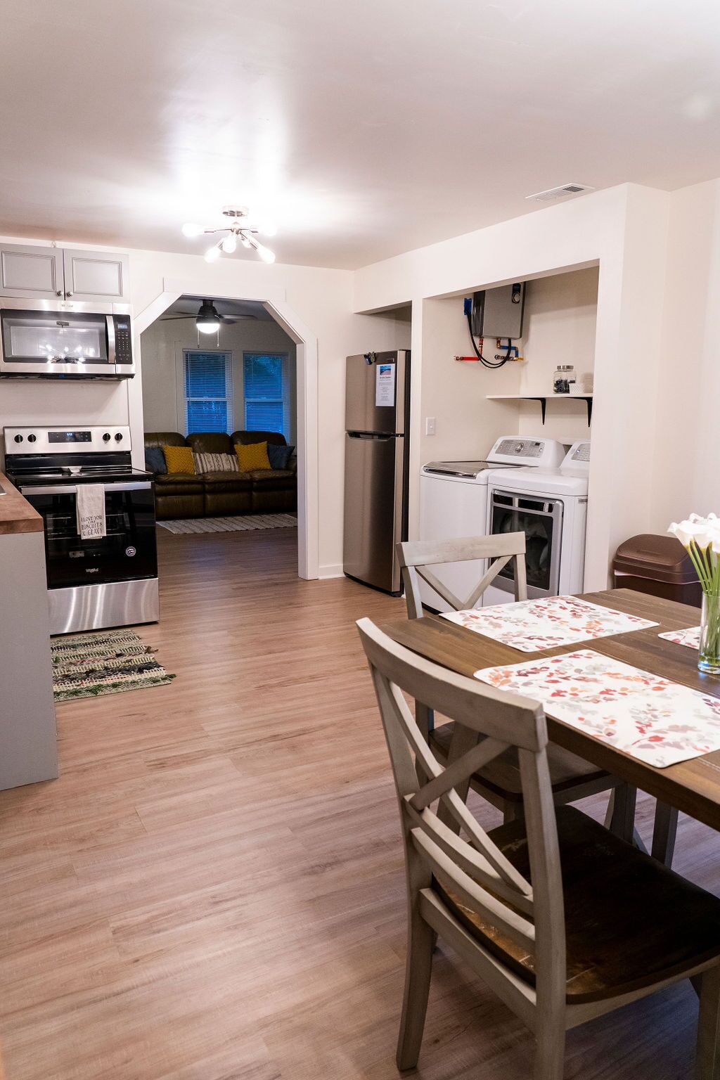 Cozy, clean and conveniently located to all things Charleston! Pets OK, fenced.