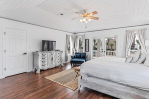 6 bedrooms, iron/ironing board, free WiFi, bed sheets - Family-Friendly Crystal Beach Home • Private Pool • Walk to Beach (Destin)