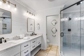 Combined shower/tub, hair dryer, towels, soap