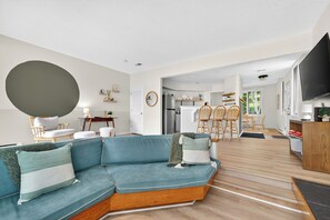 Téléviseur connecté, foyer, chaîne audio