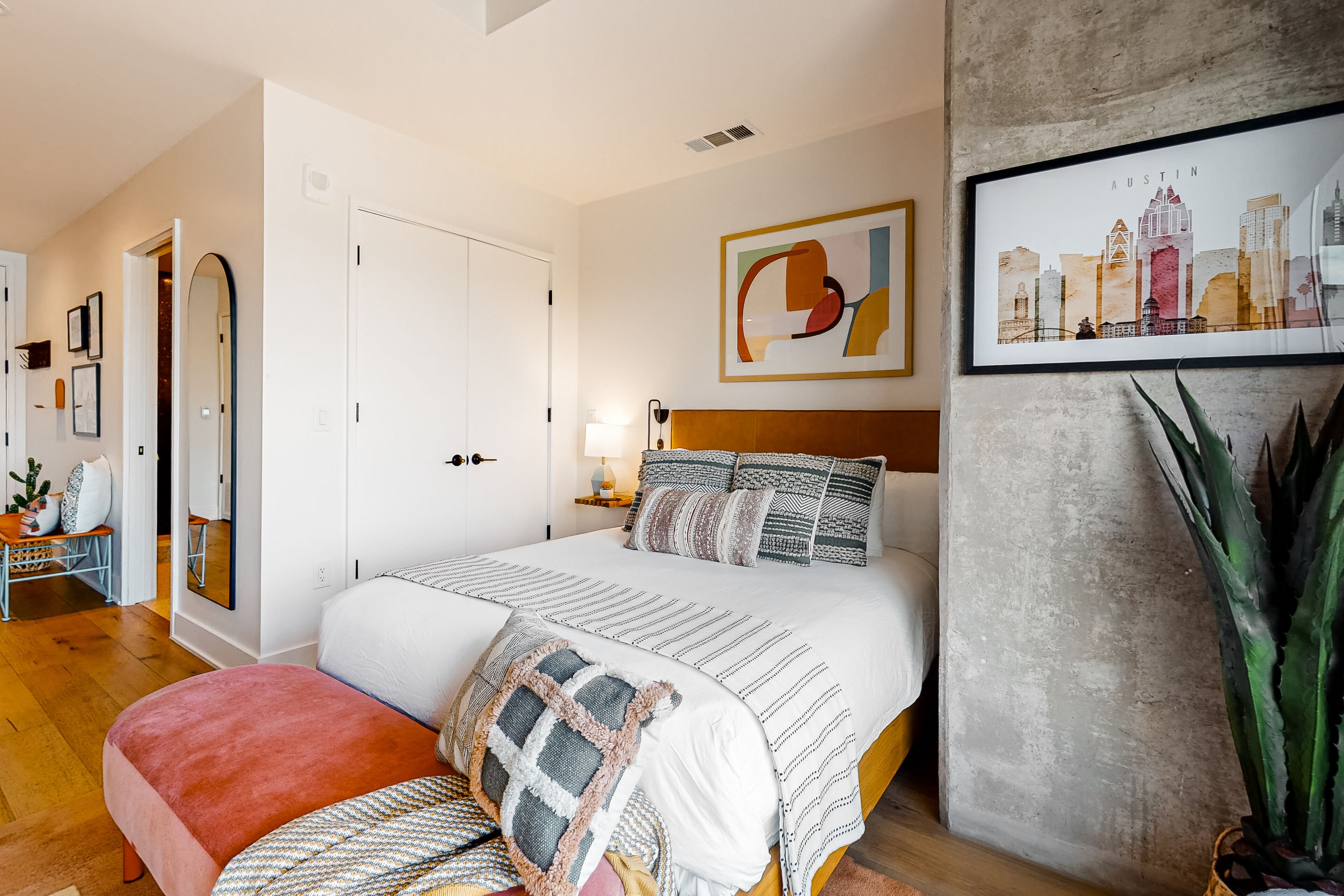 Brand new studio with WiFi, balcony, W/D, full kitchen, rooftop pool, & gym