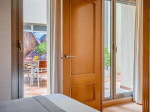 1 chambre, fer et planche à repasser, accès à Internet, literie fournie