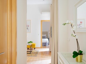 1 soverom, strykejern/-brett, internettilgang og sengetøy