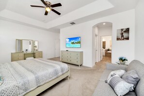 House (5 Bedrooms) | 5 bedrooms, laptop workspace, iron/ironing board, WiFi - Golf Hideaway With Lake View! Modern Decor and Game Room With Multiple Options! #5pr2197 (Davenport)