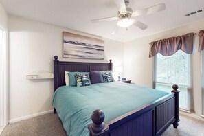 2 bedrooms, iron/ironing board, Internet, bed sheets - Sea Colony Villa with Central AC & Washer/Dryer - Private Beach & 12 Pools (Bethany Beach)