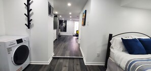 1 bedroom, desk, iron/ironing board, free WiFi - One bedroom apartment in Toronto's Hip Hotspot (Toronto)