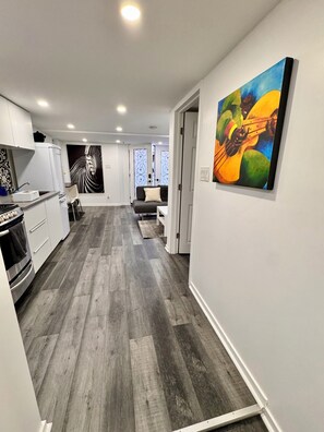 Interior - One bedroom apartment in Toronto's Hip Hotspot (Toronto)