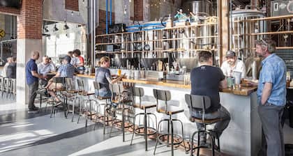 One bedroom apartment in Toronto's Hip Hotspot