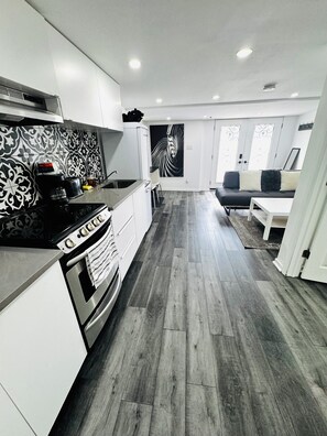 Fridge, microwave, oven, stovetop - One bedroom apartment in Toronto's Hip Hotspot (Toronto)