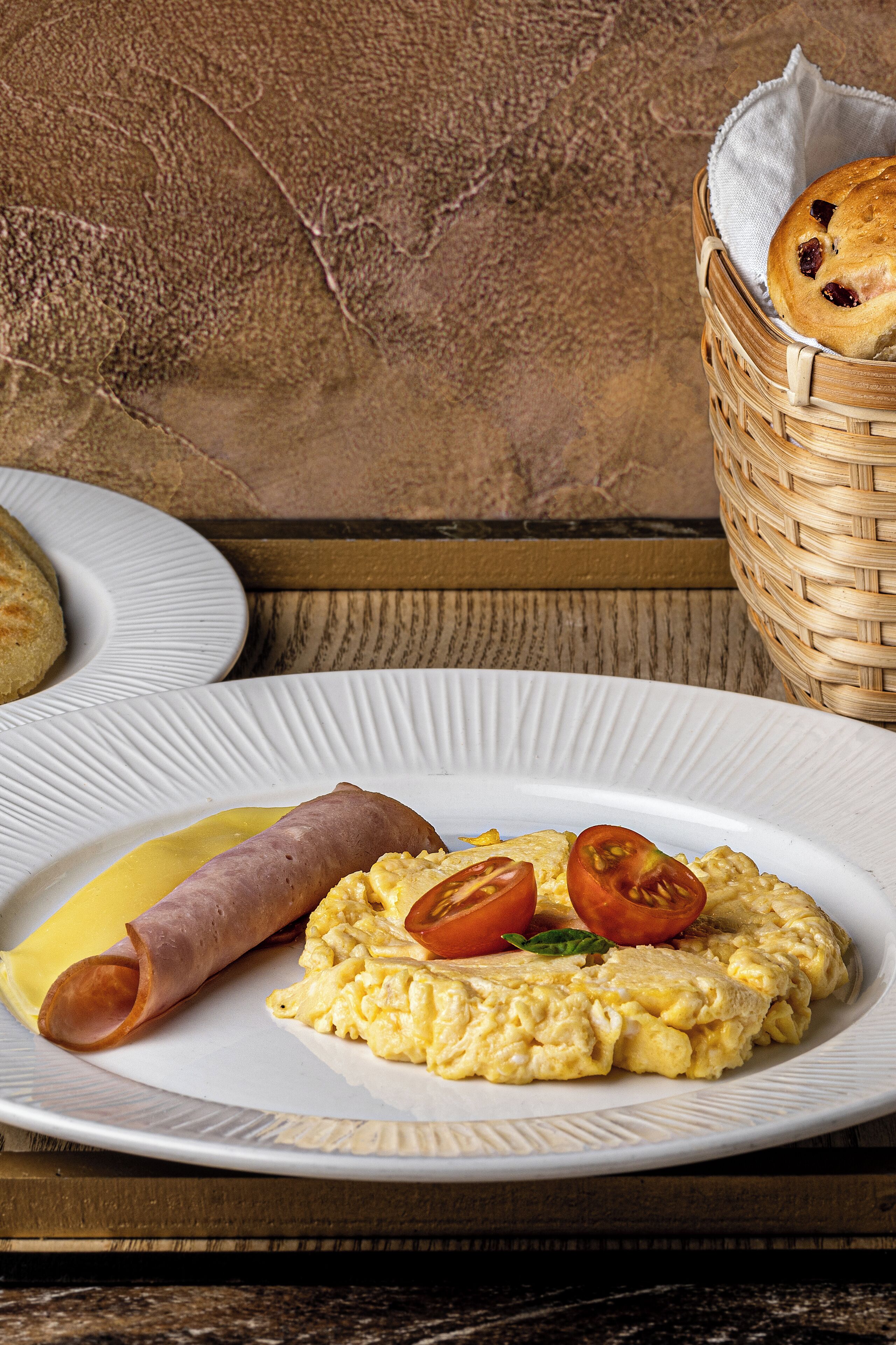 daily continental breakfast (cop 30000 per person)