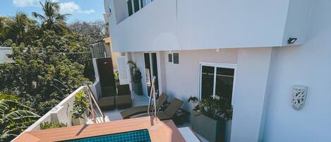 Outdoor pool, pool loungers