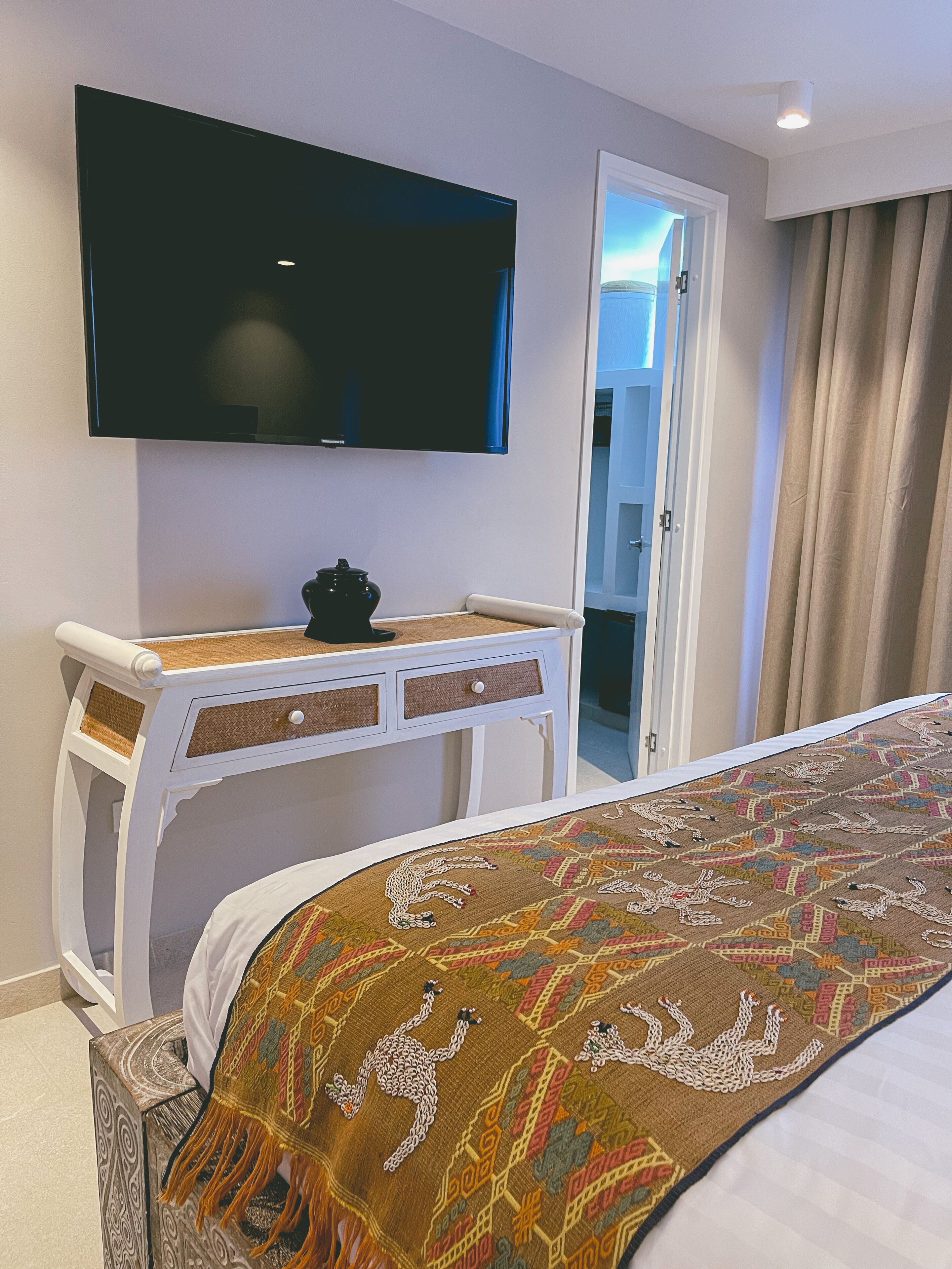 luxury room | iron/ironing board, free wifi, bed sheets