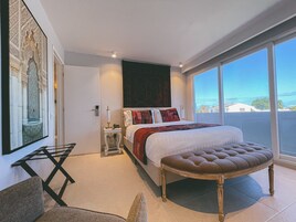 Luxury Room | Iron/ironing board, free WiFi, bed sheets