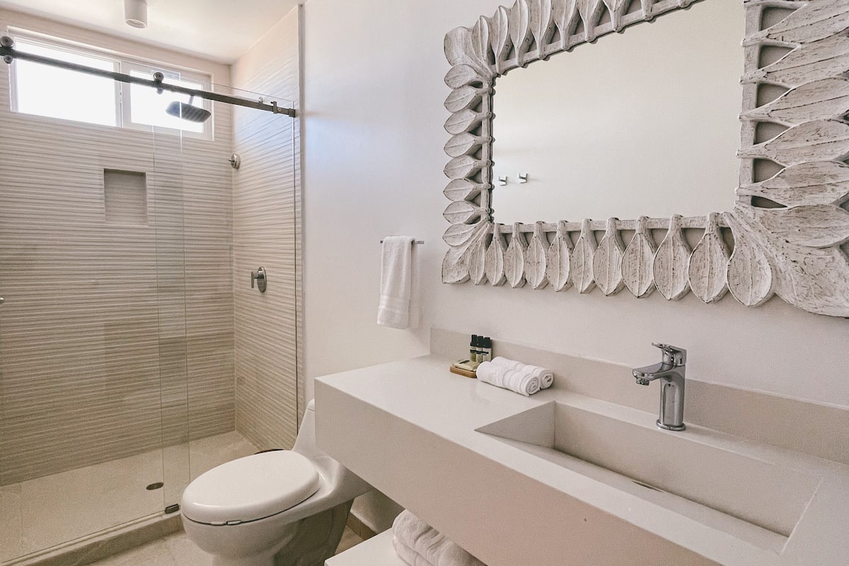premium room | bathroom | shower, rainfall showerhead, towels