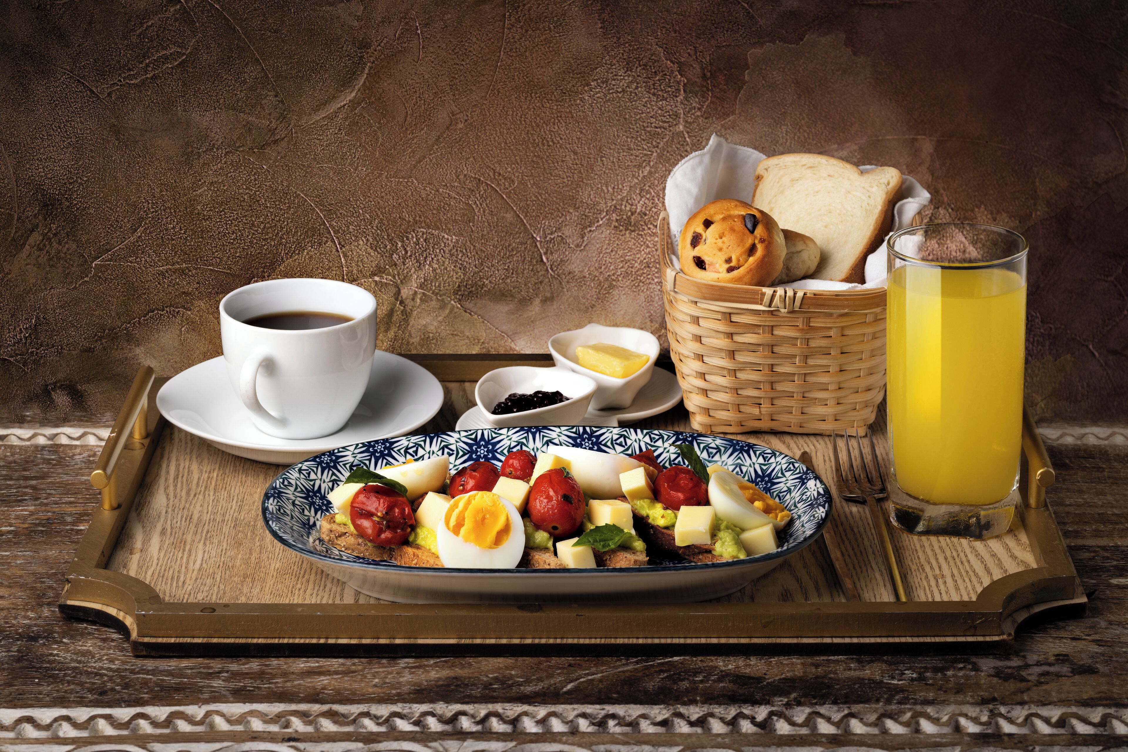 daily continental breakfast (cop 30000 per person)