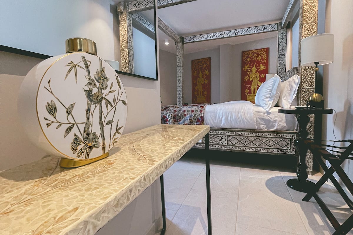 luxury room | iron/ironing board, free wifi, bed sheets