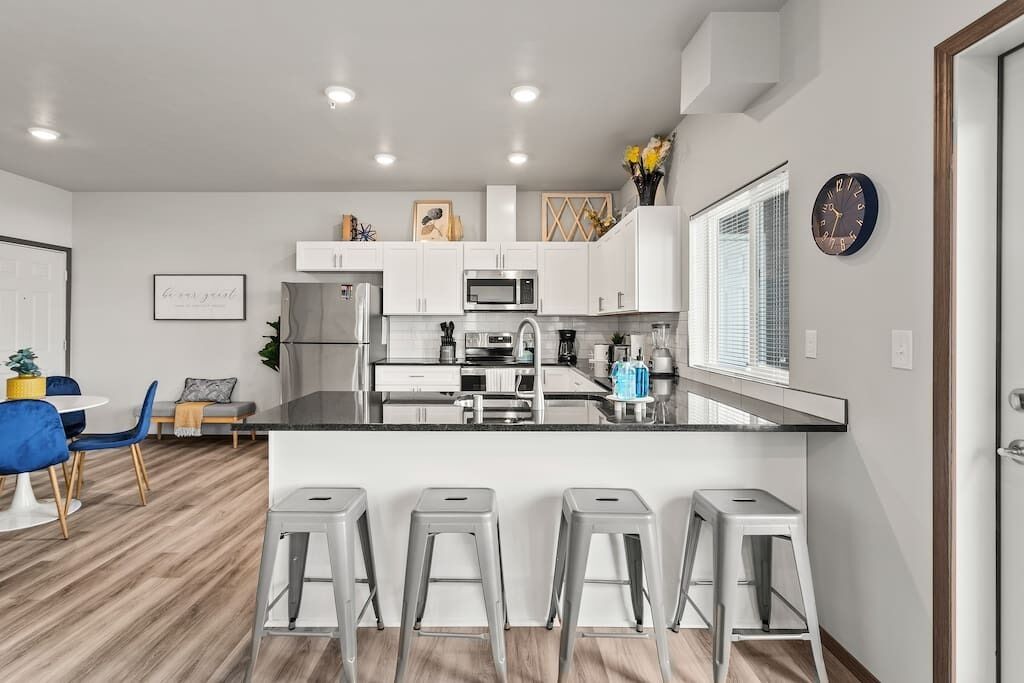 Refrigerador, microondas, horno y parrilla de estufa 