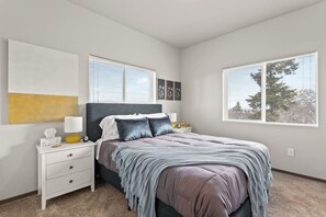 2 bedrooms, iron/ironing board, travel cot, WiFi - Trendy 2 Bed 2 Bath Near Perry Dist and Downtown! (Spokane)