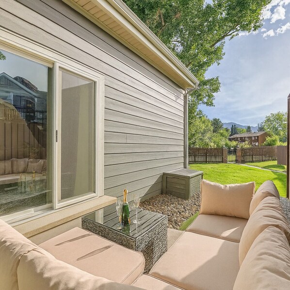 Terrace/patio - Stylish 3bdrm with Pool & Mountain Views (Boulder)