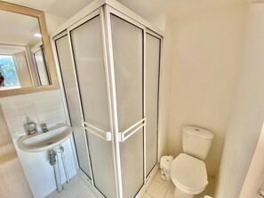 Dusche, Handtücher, Seife, Toilettenpapier