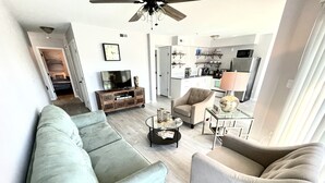 Living area - NEW! Great Location 2BR/2BA Condo Golf Course View (North Myrtle beach)