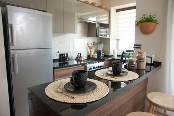 Geladeira, micro-ondas, fogão, cooktop