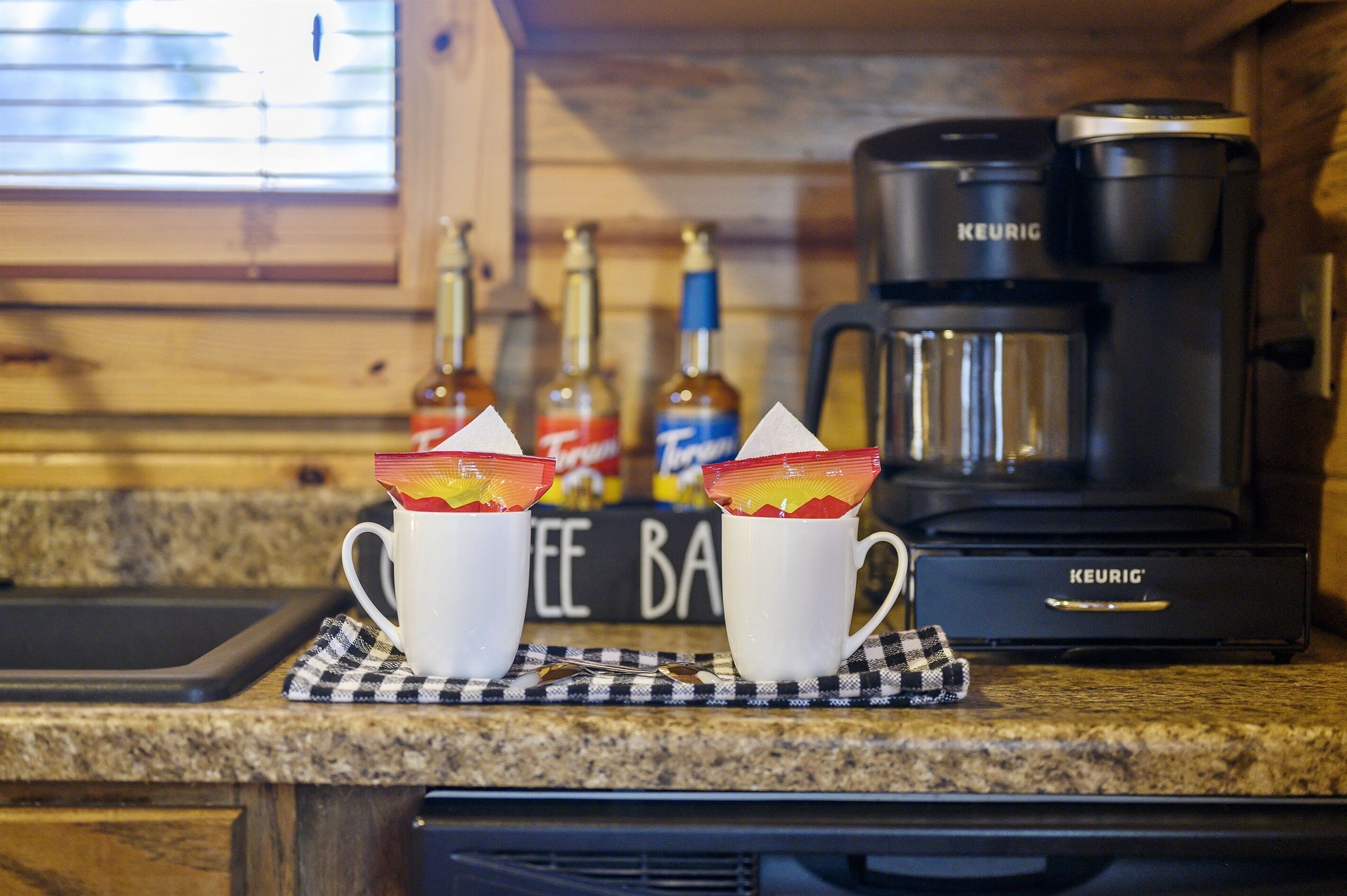 Escape the City: Romantic Honeymoon Cabin in the heart of Hochatown