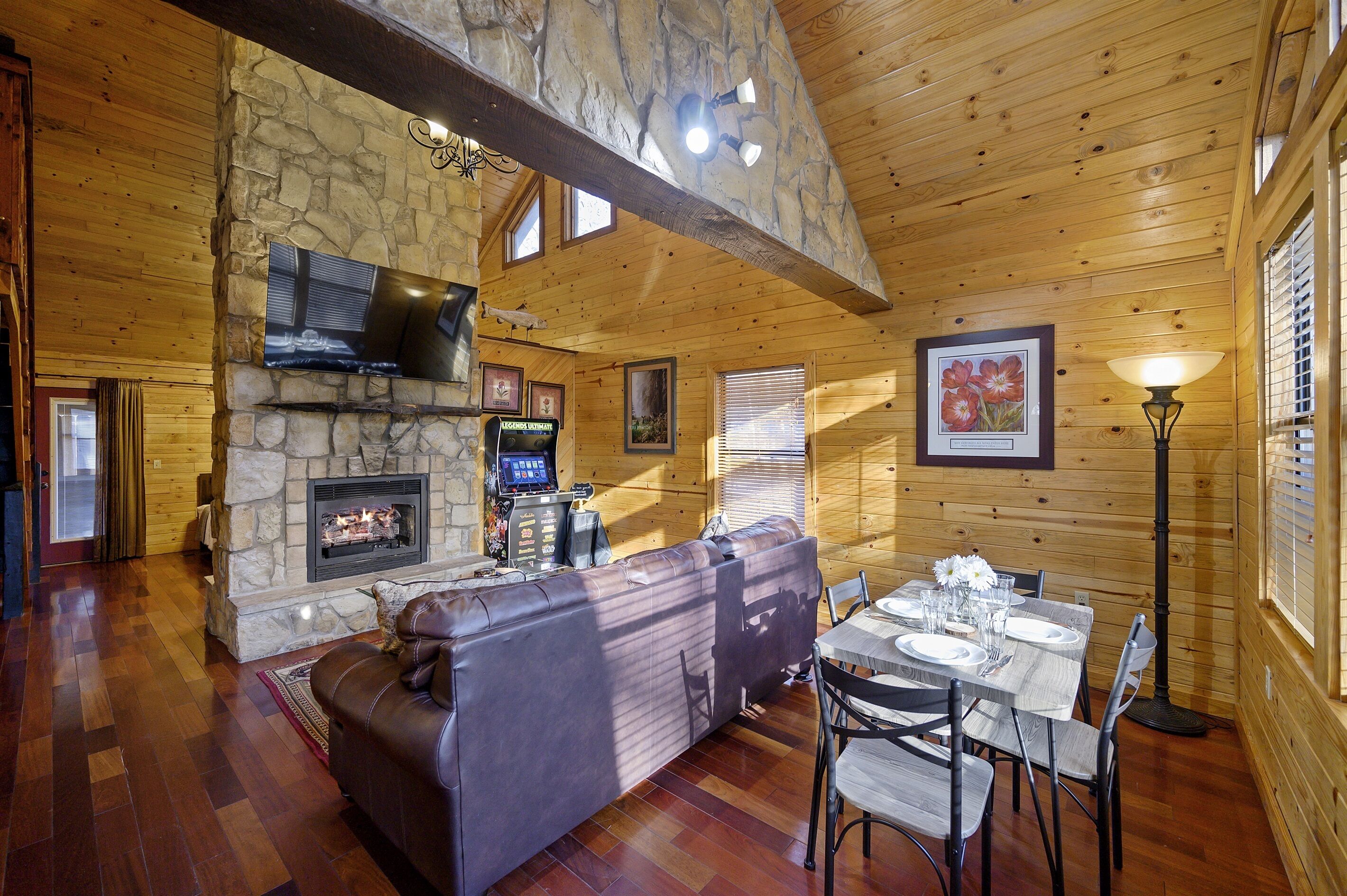 Escape the City: Romantic Honeymoon Cabin in the heart of Hochatown