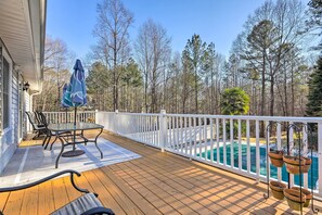 Outdoor dining - Immaculate Suwanee House w/ Pool & Game Room! (Suwanee)