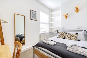 2 bedrooms, iron/ironing board, free WiFi
