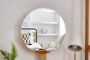 2 bedrooms, iron/ironing board, free WiFi