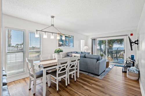 Amazing Oceanfront 3/3 With Oversized Corner Balcony