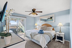 3 chambres, bureau, fer et planche à repasser, lit de bébé portatif