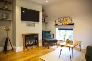 Cottage, Private Bathroom | Lounge - 5 Malt Cottage in the Cotswolds (Chipping Campden)