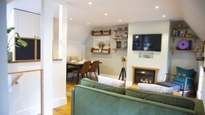 Cottage, Private Bathroom | Lounge - 5 Malt Cottage in the Cotswolds (Chipping Campden)