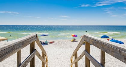 Ocean View; Fast Beach Access; Pool; Family-Sized Villa; Ideal Spot!