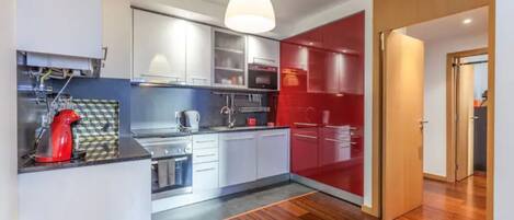Fridge, oven, coffee/tea maker