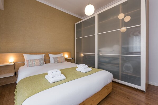 2 Schlafzimmer, Schreibtisch, Bügeleisen/Bügelbrett, Internetzugang