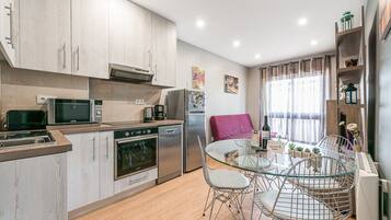 Coffee/tea maker, oven, dishwasher, toaster
