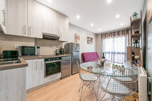 Oven, dishwasher, coffee/tea maker, toaster