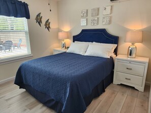 2 bedrooms, free WiFi, bed sheets - Cottage with awesome outdoor living area 5 minutes to Navarre Beach! (Navarre)