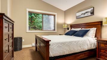 2 chambres, fer et planche à repasser, lit de bébé portatif