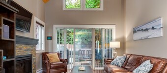 Pool & hot-tub, Peaceful & Immaculate