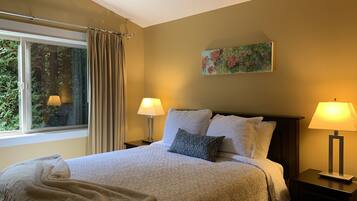 3 bedrooms, iron/ironing board, travel crib, free WiFi