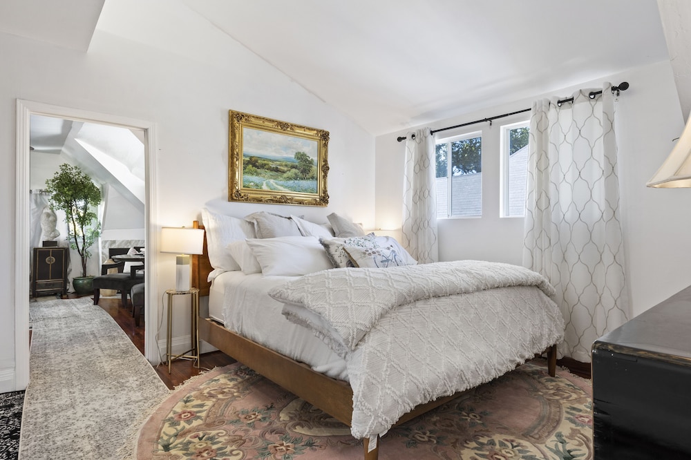 SJ DowntownThe Hensley House with Gated Parking