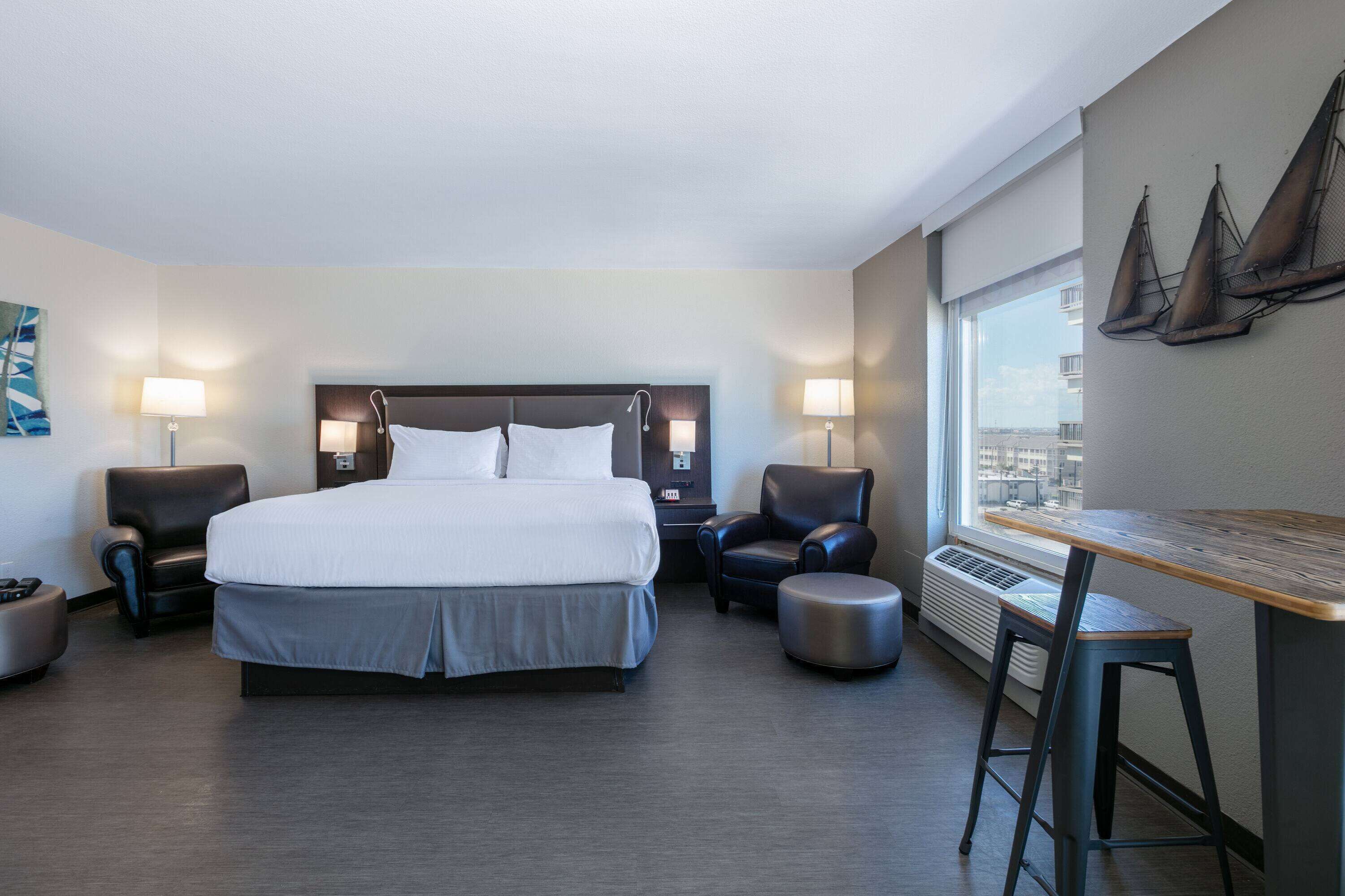 Family Suite, Multiple Beds, Non Smoking, Ocean View (Balcony, NonSmoking) | Desk, iron/ironing board, free WiFi, bed sheets