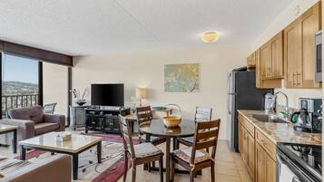 Condo, 1 Bedroom | Private kitchen | Fridge, coffee/tea maker, toaster
