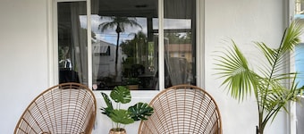 Steps to the Beach 3 Bdr/ 2 kitchens, great backyard!