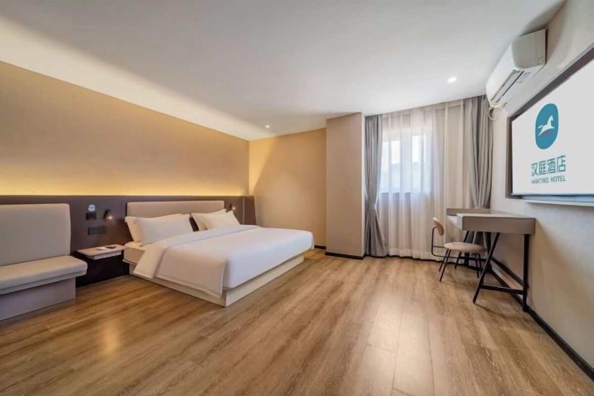 Business Queen Room