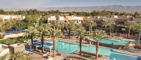 Piscina all'aperto, una piscina riscaldata